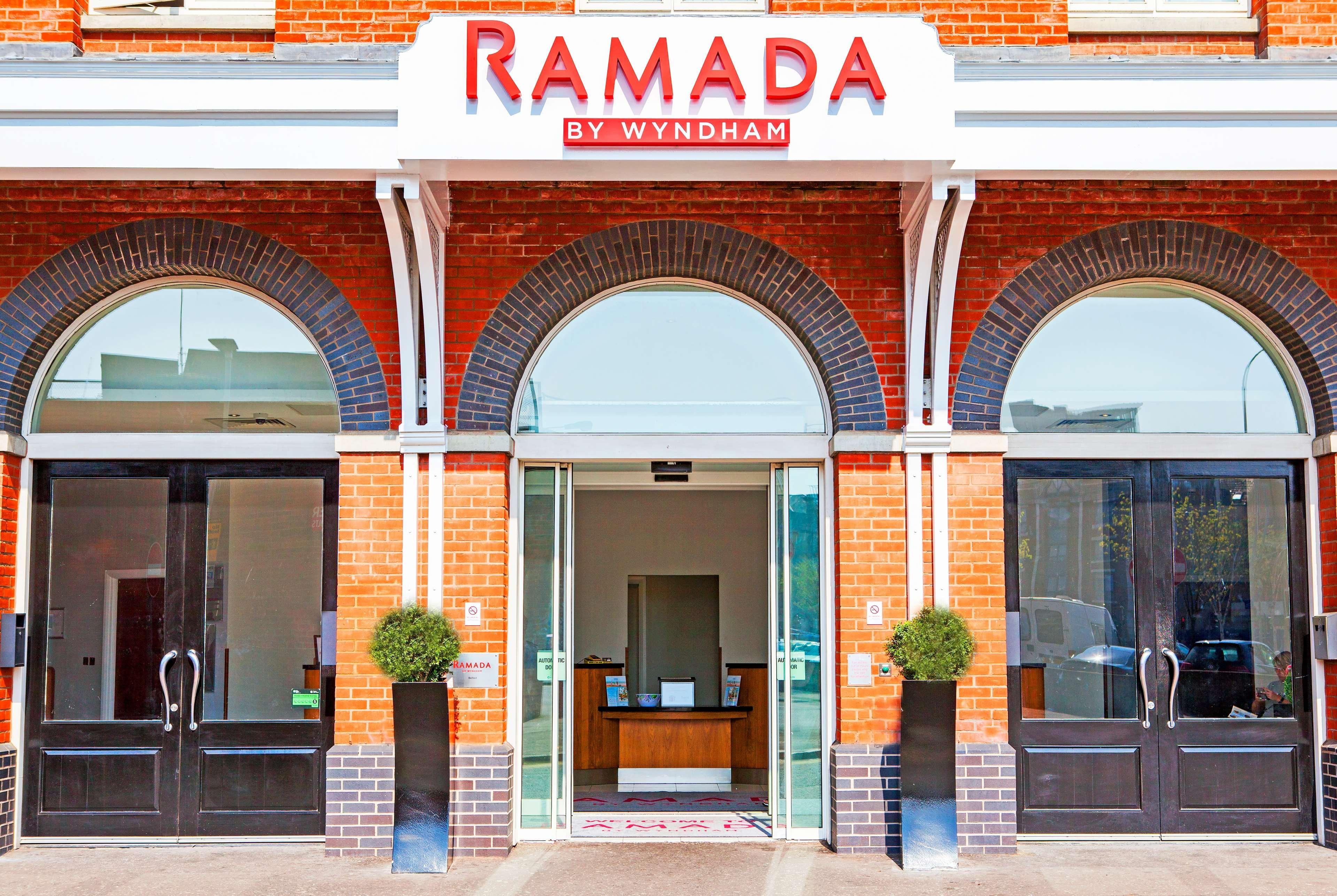 Ramada By Wyndham Belfast Hotel Buitenkant foto
